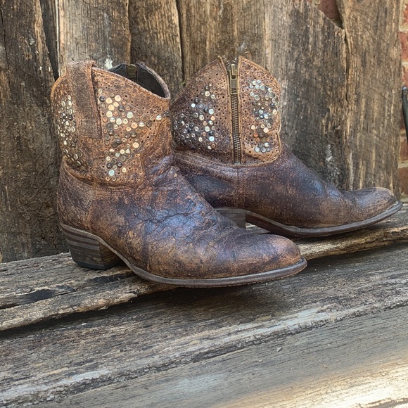 🤎🤍🖤Frye Deborah Studded Western Short Boots $598 Made in Spain 🇪🇸 - Picture 3 of 16